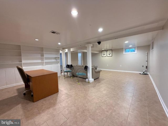11807 ROCKING HORSE RD, Rockville, MD 20852