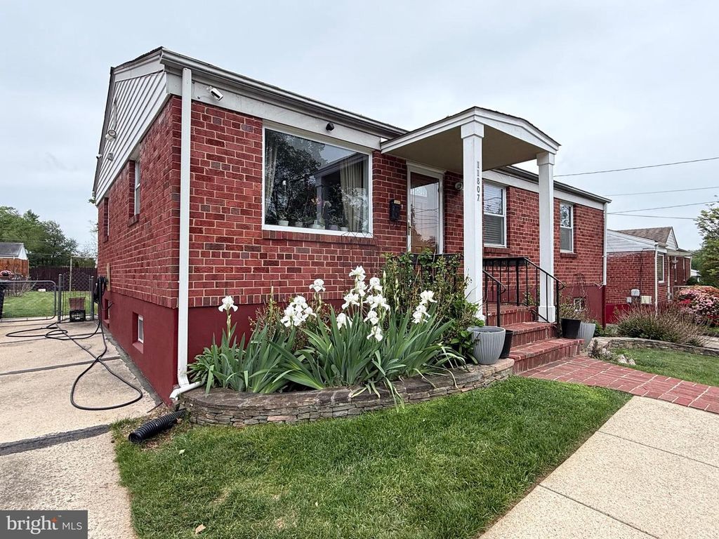 11807 ROCKING HORSE RD, Rockville, MD 20852