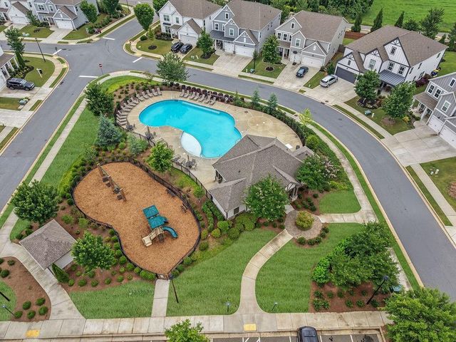 400 Wellgreen Drive, Holly Springs, GA 30115