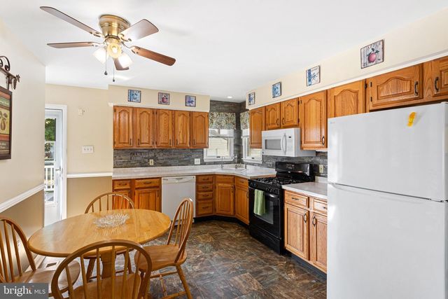 744 W 3RD AVE, Runnemede, NJ 08078