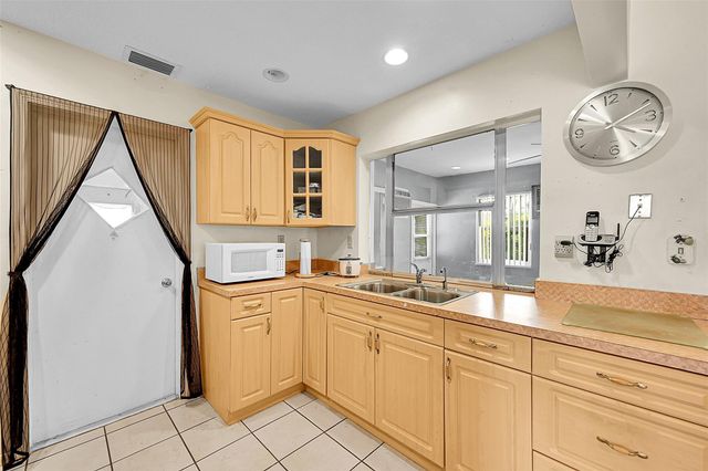 8309 NW 59th St, Tamarac, FL 33321