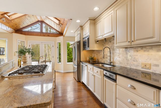 21 Laurel Lake East, Weston, CT 06883