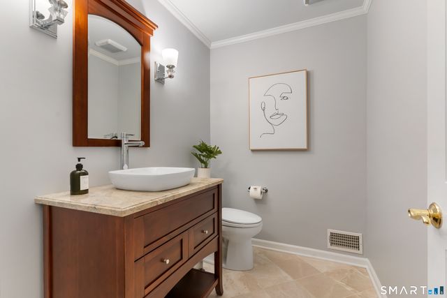 21 Laurel Lake East, Weston, CT 06883