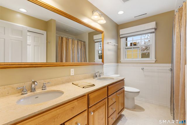 21 Laurel Lake East, Weston, CT 06883