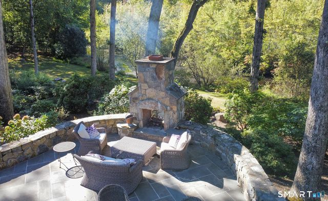 21 Laurel Lake East, Weston, CT 06883