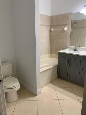 3549 Forest Hill Boulevard 25, Palm Springs, FL 33406