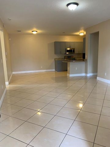 3549 Forest Hill Boulevard 25, Palm Springs, FL 33406