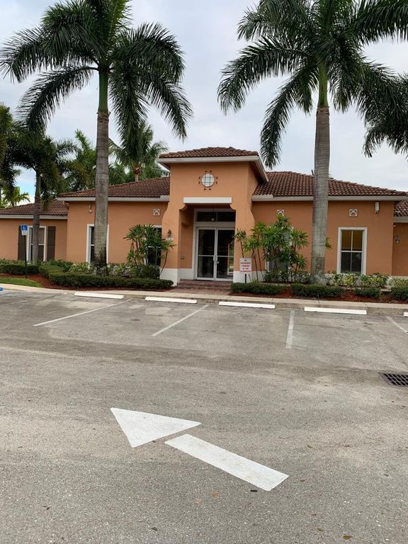 3549 Forest Hill Boulevard 25, Palm Springs, FL 33406