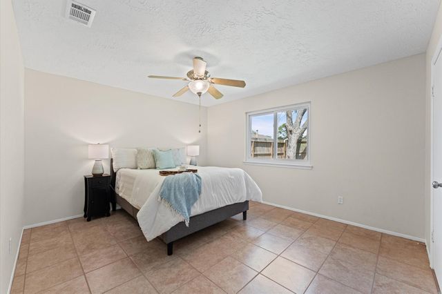 2816 Forest Point Drive, League City, TX 77573