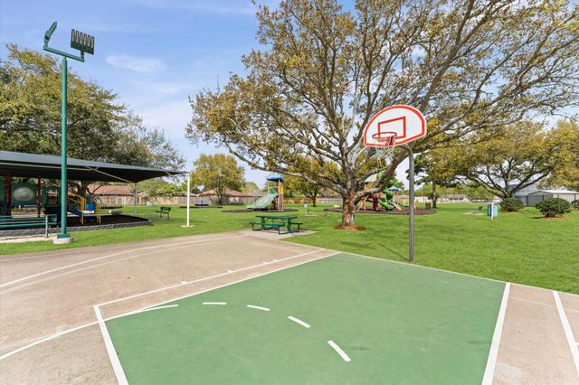 2816 Forest Point Drive, League City, TX 77573