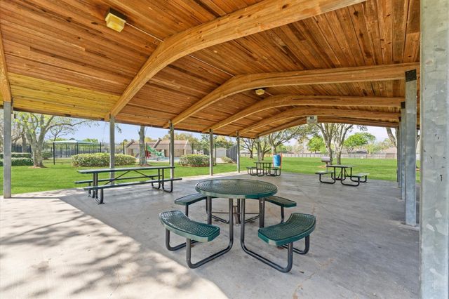 2816 Forest Point Drive, League City, TX 77573