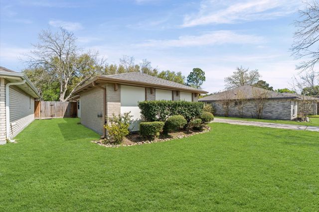 2816 Forest Point Drive, League City, TX 77573