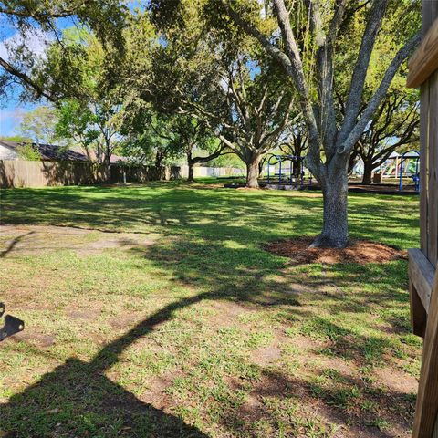 2816 Forest Point Drive, League City, TX 77573