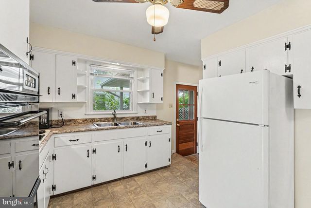 125 HILLCREST DR, Fredericksburg, VA 22401