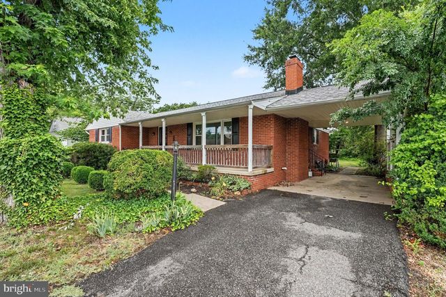 125 HILLCREST DR, Fredericksburg, VA 22401