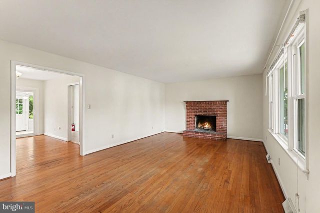125 HILLCREST DR, Fredericksburg, VA 22401