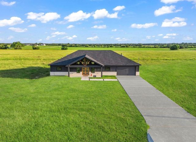 619 Chuckwagon Trail N, Angleton, TX 77515