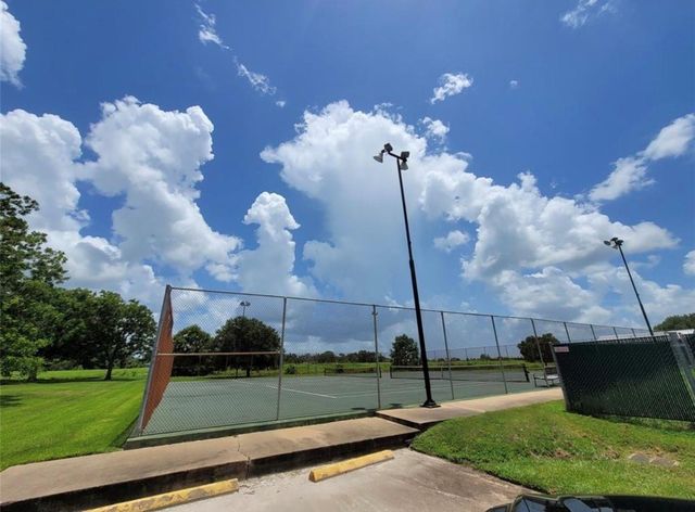 619 Chuckwagon Trail N, Angleton, TX 77515
