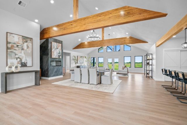 619 Chuckwagon Trail N, Angleton, TX 77515