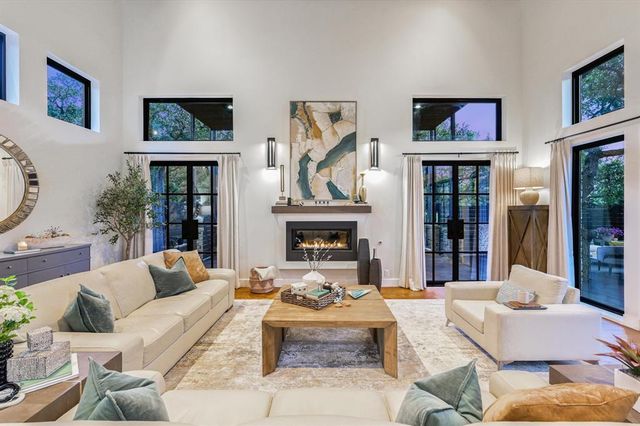 297 Blue Sky LN, Wimberley, TX 78676