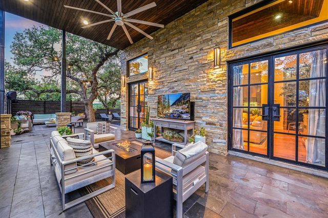 297 Blue Sky LN, Wimberley, TX 78676