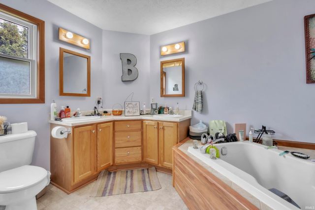 10922 E 1000 N, Kendallville, IN 46755