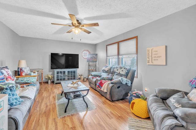 10922 E 1000 N, Kendallville, IN 46755