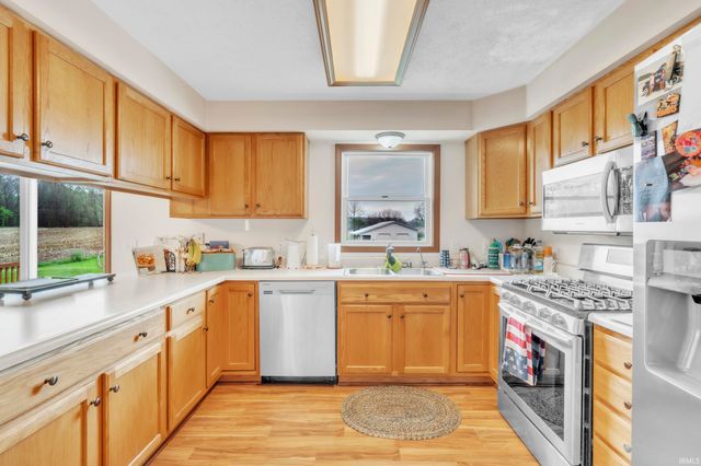 10922 E 1000 N, Kendallville, IN 46755