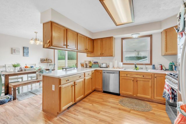 10922 E 1000 N, Kendallville, IN 46755