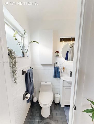 281 NE 112th St, Miami, FL 33161