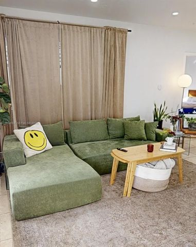 281 NE 112th St, Miami, FL 33161