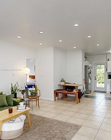 281 NE 112th St, Miami, FL 33161