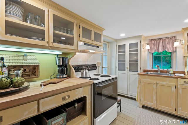 92 Bokum Road, Old Saybrook, CT 06475
