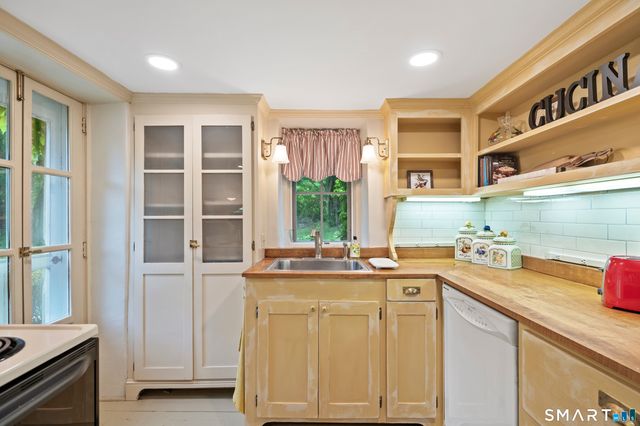 92 Bokum Road, Old Saybrook, CT 06475