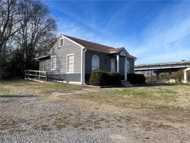 104 S Cleveland, Russellville, AR 72801