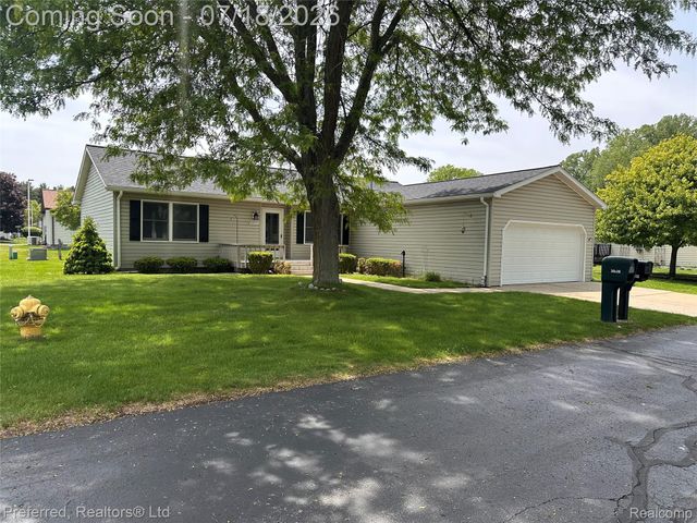38537 Chestnut Lane, Westland, MI 48185