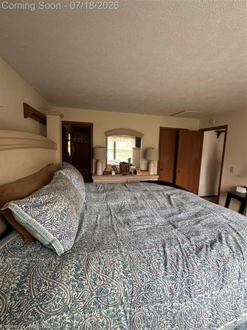 38537 Chestnut Lane, Westland, MI 48185