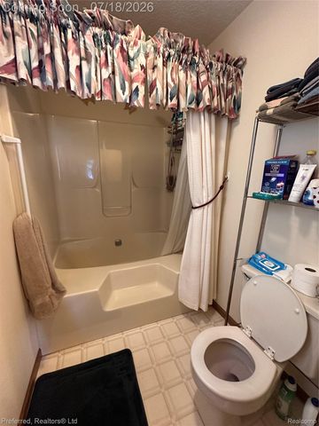 38537 Chestnut Lane, Westland, MI 48185
