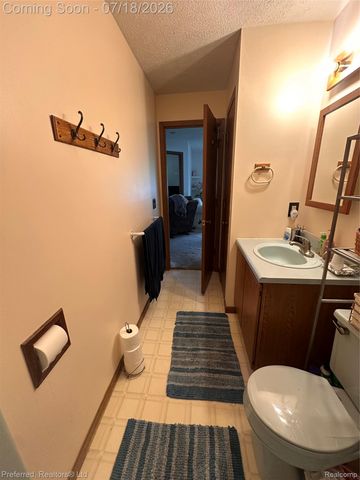 38537 Chestnut Lane, Westland, MI 48185
