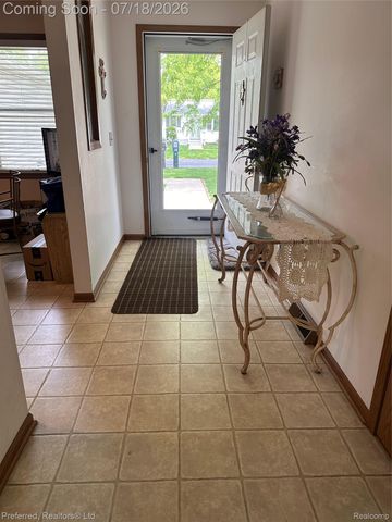 38537 Chestnut Lane, Westland, MI 48185