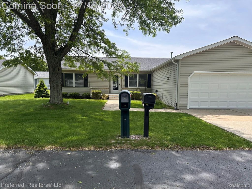 38537 Chestnut Lane, Westland, MI 48185