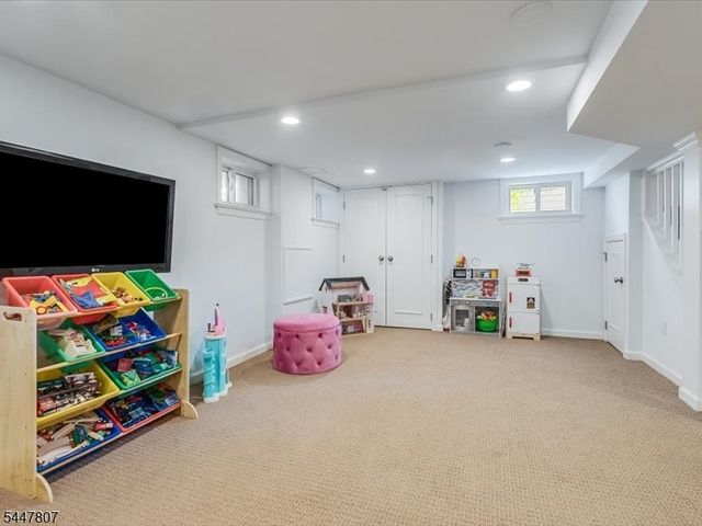 736 Fairacres Ave, Westfield Town, NJ 07090