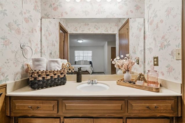 10108 S Ranchwood Manor Drive, Oklahoma City, OK 73139