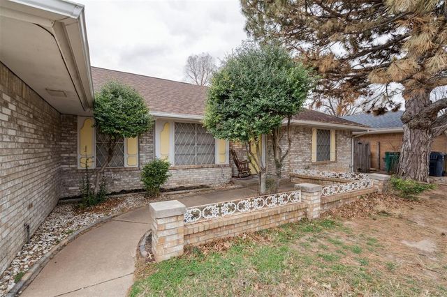 10108 S Ranchwood Manor Drive, Oklahoma City, OK 73139