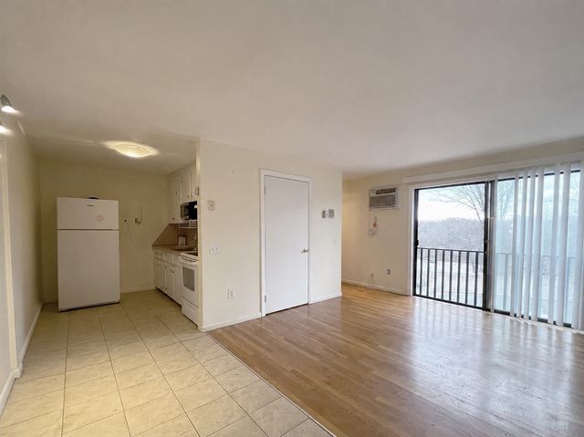 172 River St A5, Waltham, MA 02453