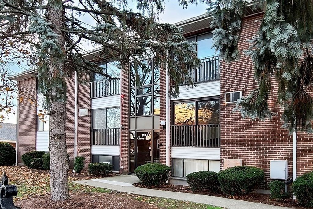172 River St A5, Waltham, MA 02453