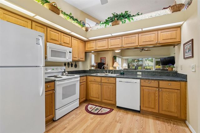 5213 LOCHMEAD TERRACE, Zephyrhills, FL 33541