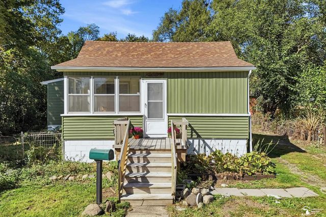 2946 4th Street, Trenton, MI 48183