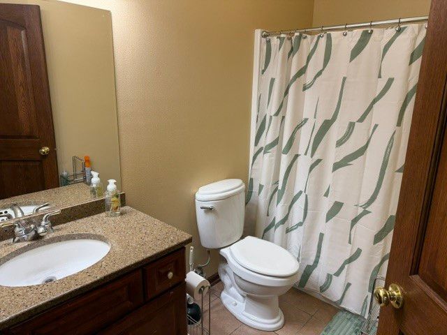 2462 E Highview Drive, Des Moines, IA 50320