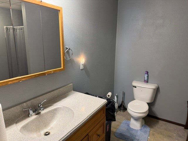 2462 E Highview Drive, Des Moines, IA 50320